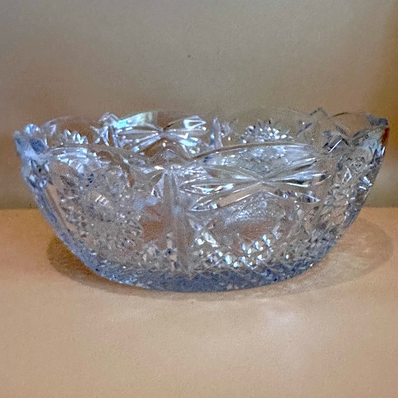 Vintage Large Crystal Clear Glass Bowl With Ornament 8.5” x 3.4” - Picture 2 of 3